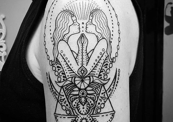 A ASTROLOGIA INVANDE O MUNDO DAS TATUAGENS